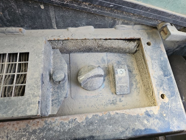 2011-caterpillar-257b3-image-23