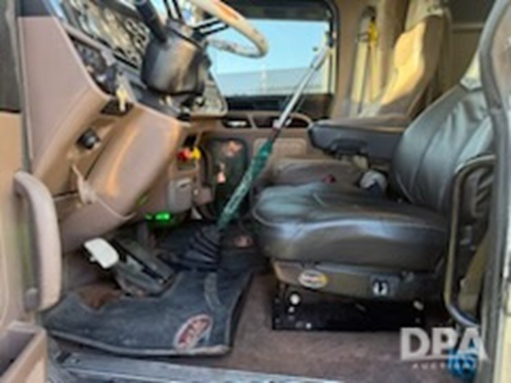 2013-peterbilt-389-truck-(jm627)-image-135