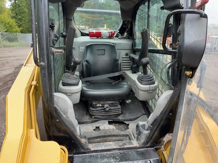 2012-caterpillar-262c2-image-15