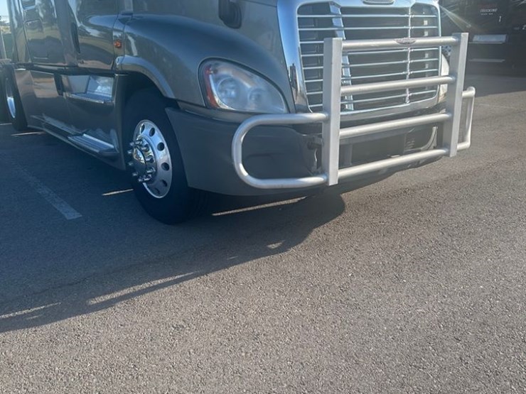 2016-freightliner-cascadia-125-image-12