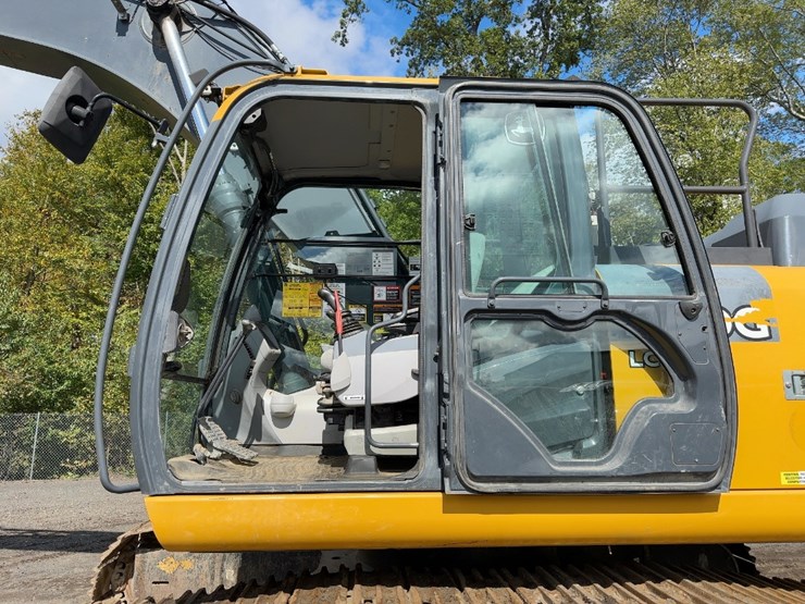 2019-deere-300g-lc-image-34