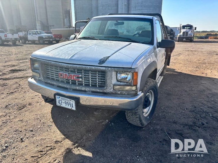 2000-gmc-3500-image-11
