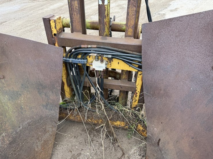 #2558-•-(3)-point-hydraulic-tree-spade-image-12
