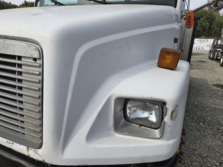 1995-freightliner-fl70-image-14