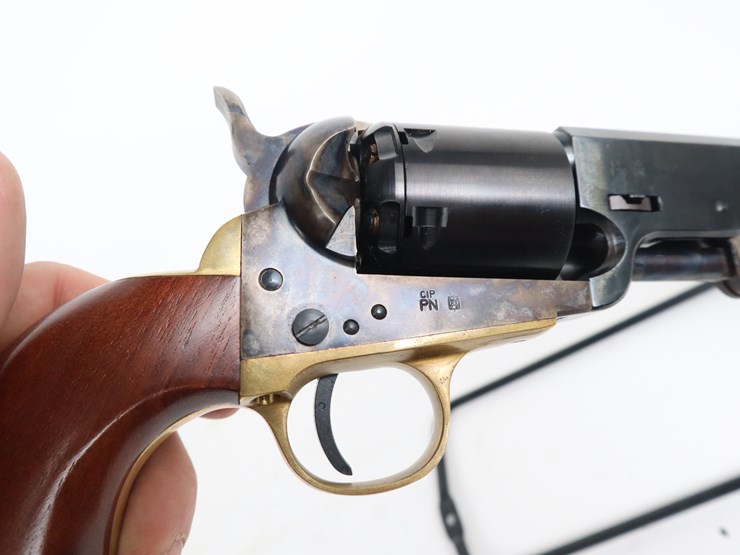 #61-•-#4297-•-pietta-1851-navy-yan36-black-powder-revolver-36-cal-image-4