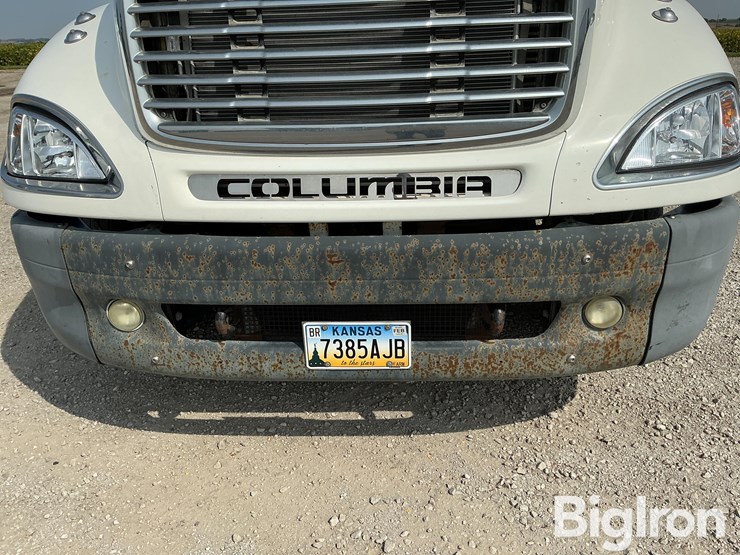 2007-freightliner-columbia-120-image-17