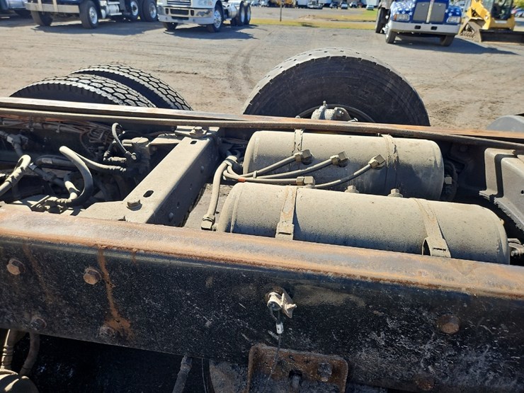 2016-kenworth-t880-image-23