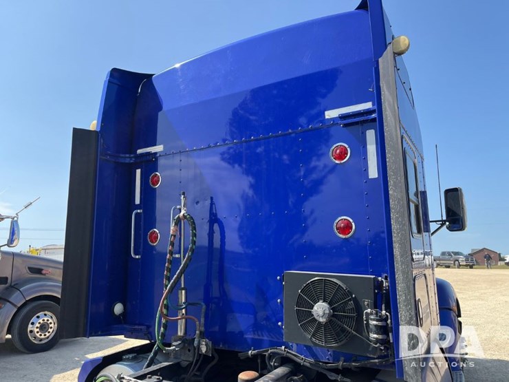 2013-kenworth-t660-image-35