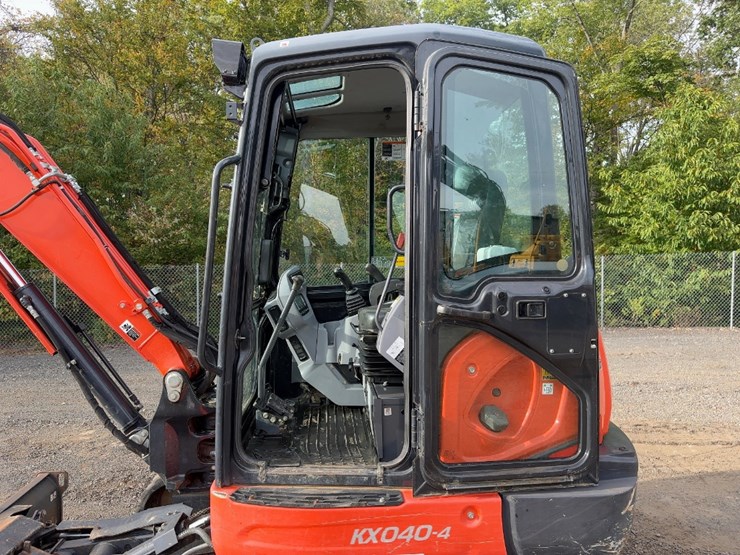 2019-kubota-kx040-4-image-27