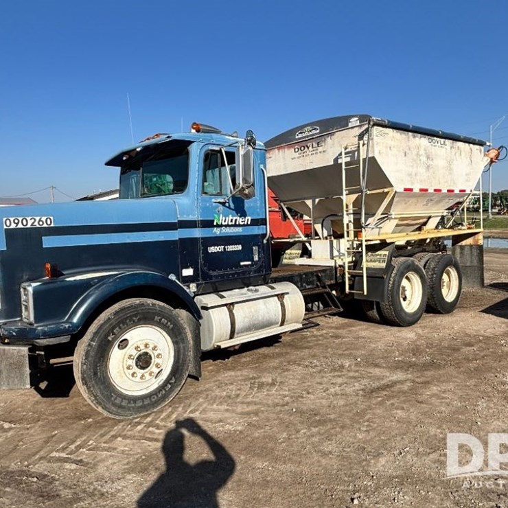 1990 INTERNATIONAL 9300