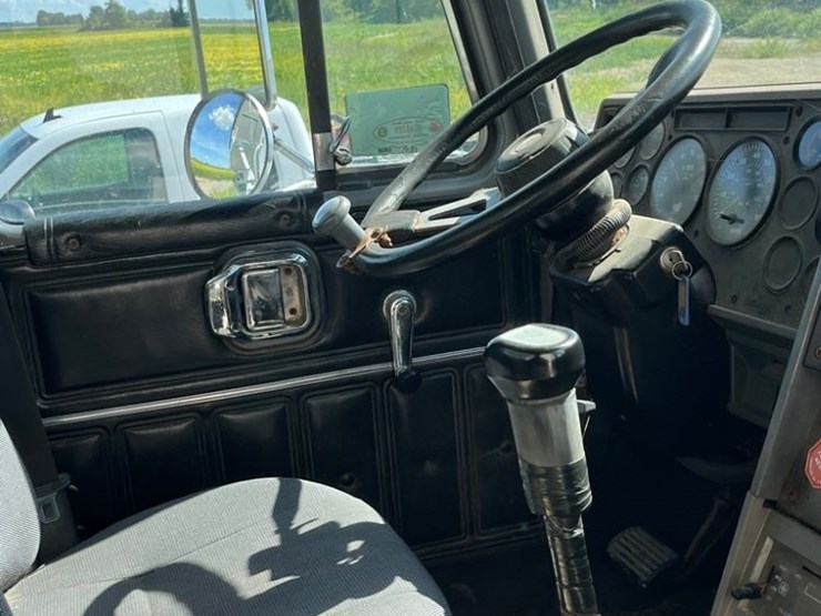 1994-mack-ch613-image-7
