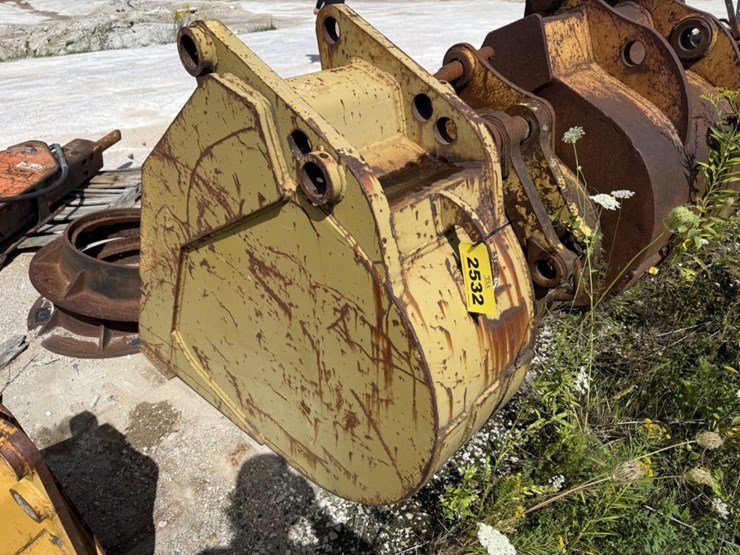 #2532-•-approx-22“-trenching-bucket-image-2