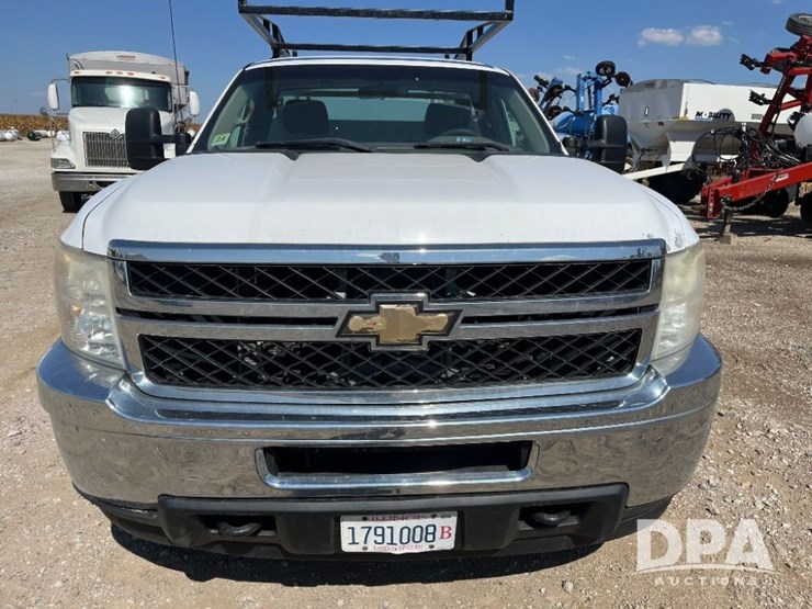 2011-chevrolet-3500hd-image-22