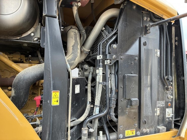 2019-caterpillar-938m-image-11