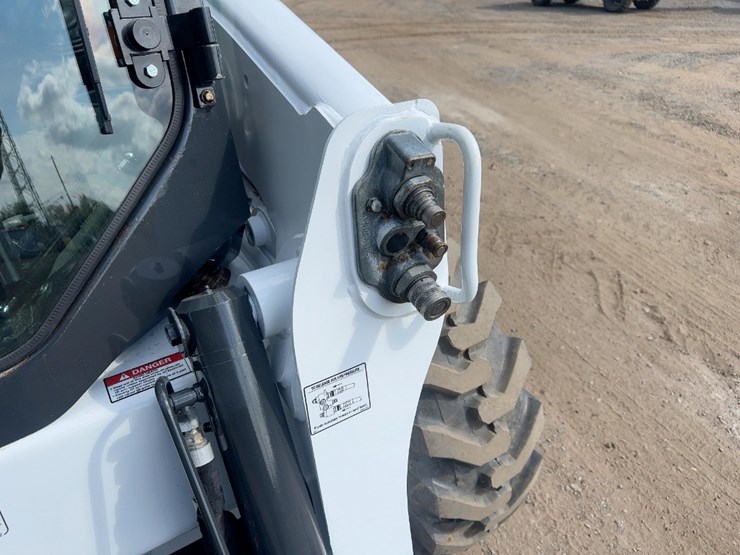 2019-bobcat-s740-image-10