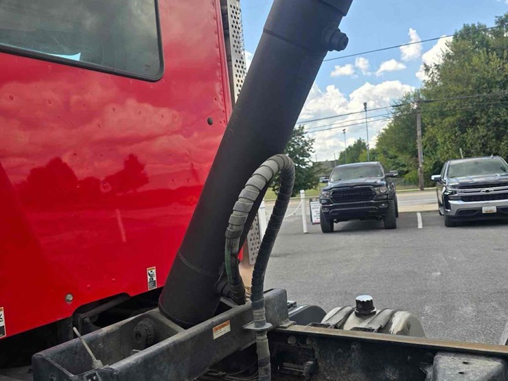 2021-kenworth-t880-image-8
