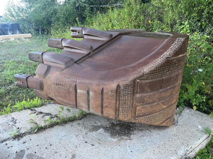 #2540-•-approx-42“-excavator-stump-bucket-image-2
