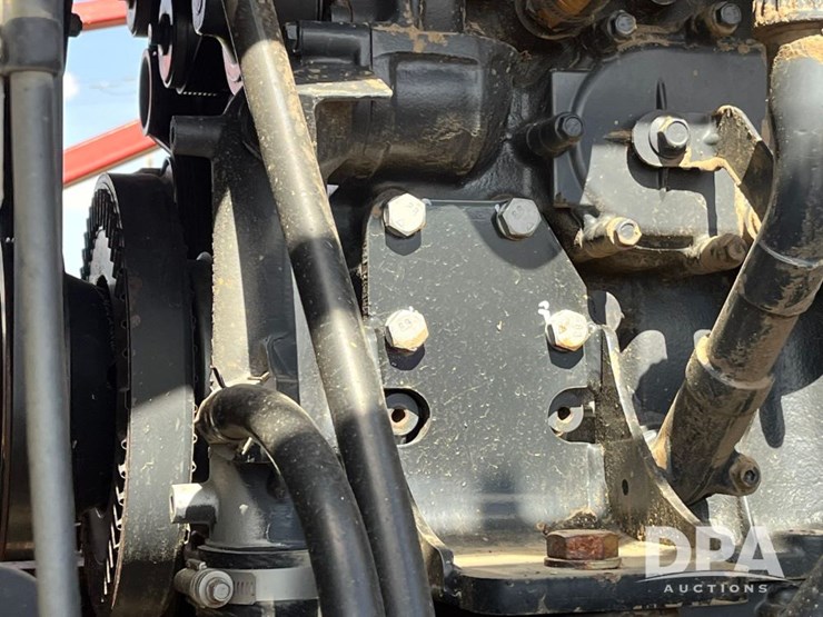 2017-case-ih-patriot-4440-image-53