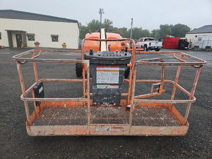 2002-jlg-400s-image-2