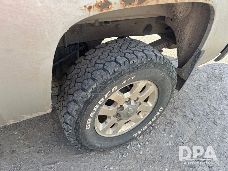 2012-chevrolet-2500hd-image-13