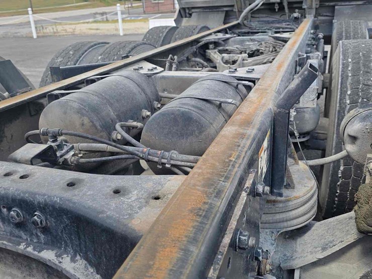 2021-kenworth-t880-image-21