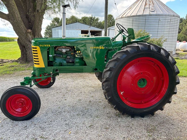 1957-oliver-super-66-image-2