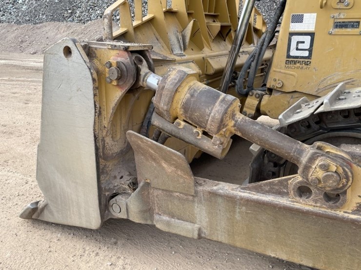 2017-caterpillar-d8t-image-12