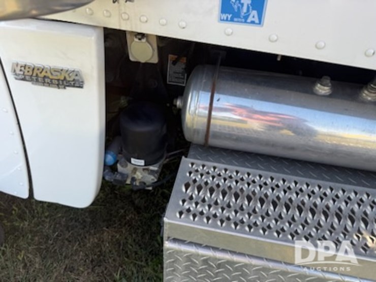 2013-peterbilt-389-truck-(jm627)-image-112