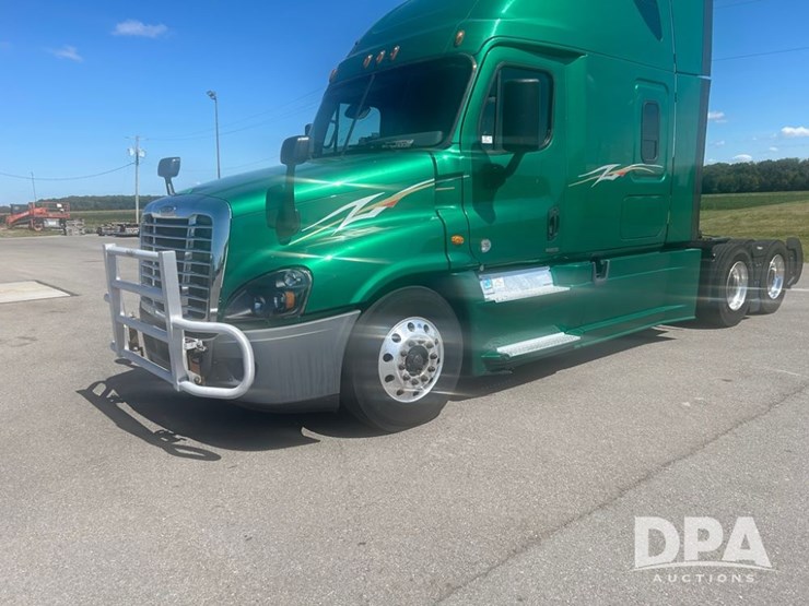 2017-freightliner-cascadia-125-image-1