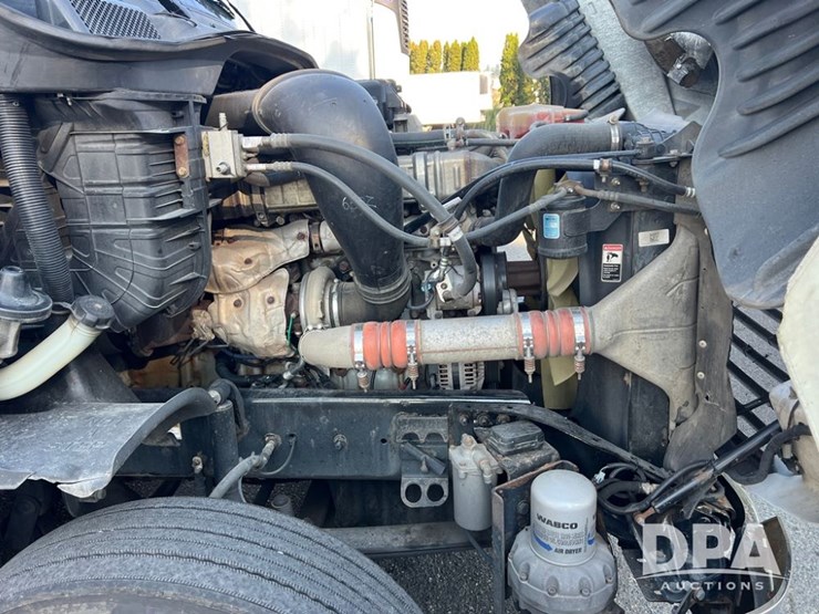2016-freightliner-tr-125-semi-(ls0419,-unit-884)-image-17
