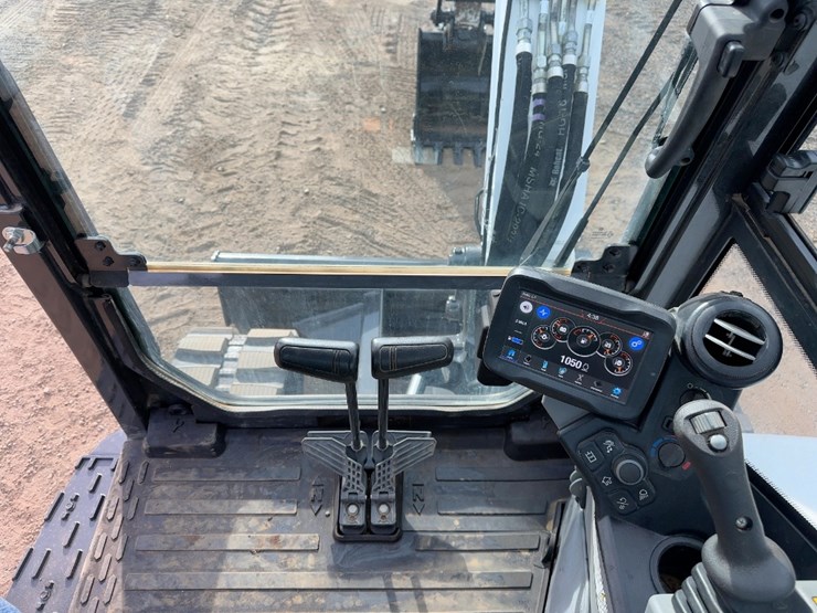 2023-bobcat-e60-image-31