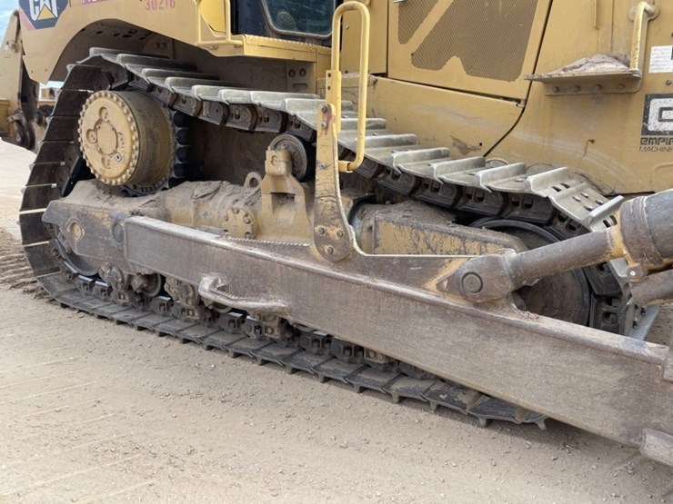 2017-caterpillar-d8t-image-21