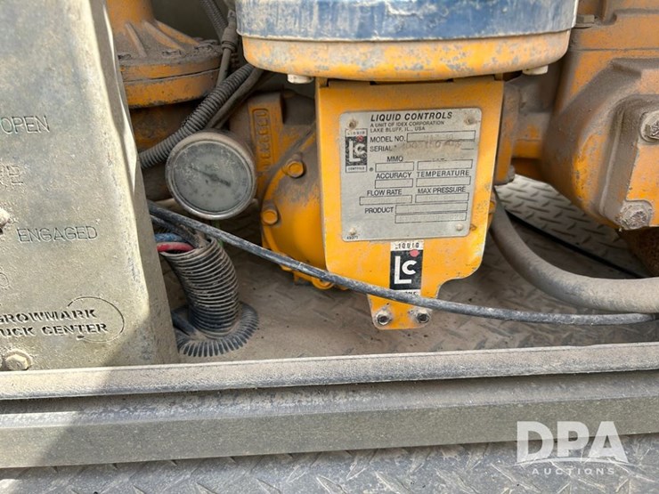 2016-freightliner-108sd-image-10