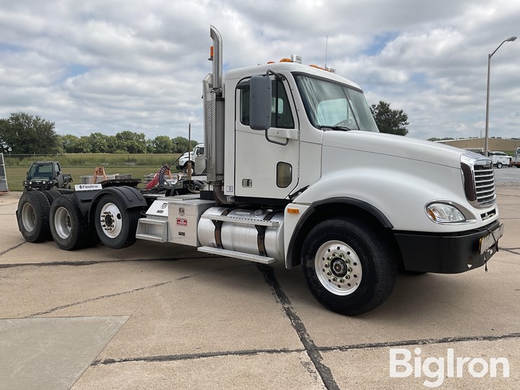 2006-freightliner-columbia-120-image-3