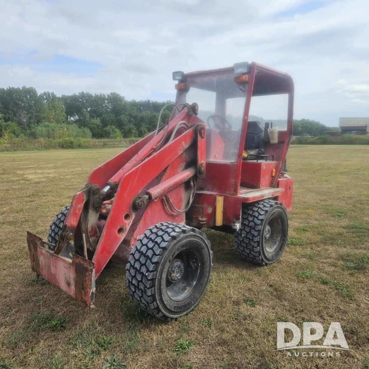 2003 Massey Ferguson Loader (PZ13920, Unit 112913)