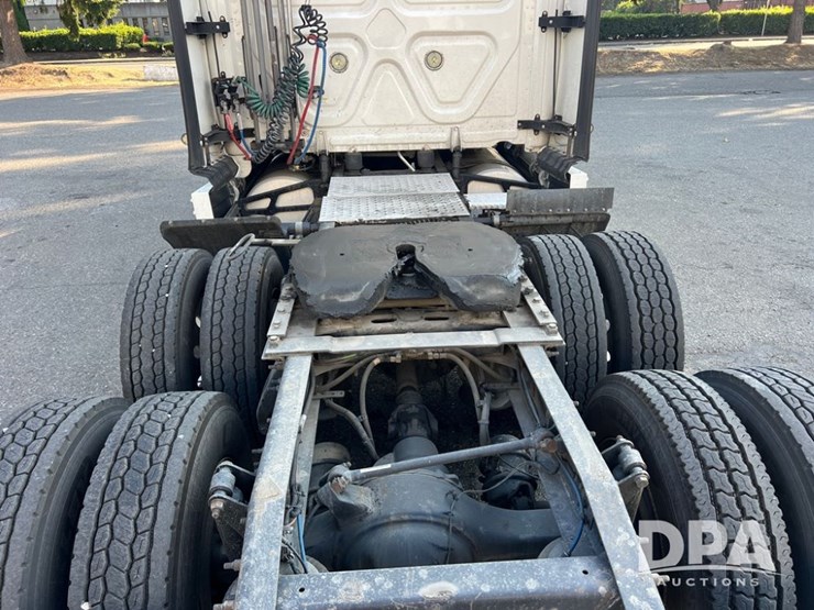 2016-freightliner-tr-125-semi-(ls0419,-unit-884)-image-7