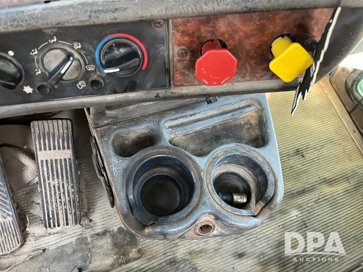 2005-kenworth-t800-image-53