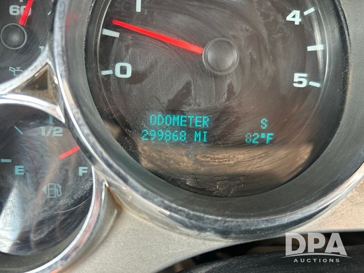 2012-chevrolet-2500hd-image-26
