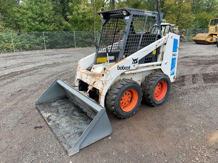1985-bobcat-743-image-1