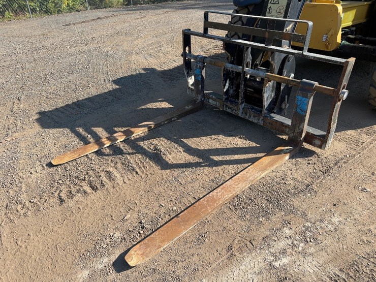 2014-caterpillar-tl642c-image-9