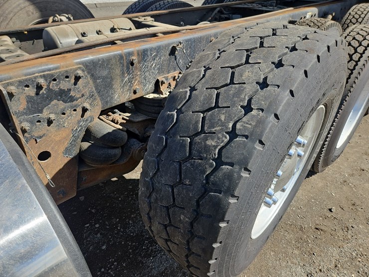 2016-kenworth-t880-image-21