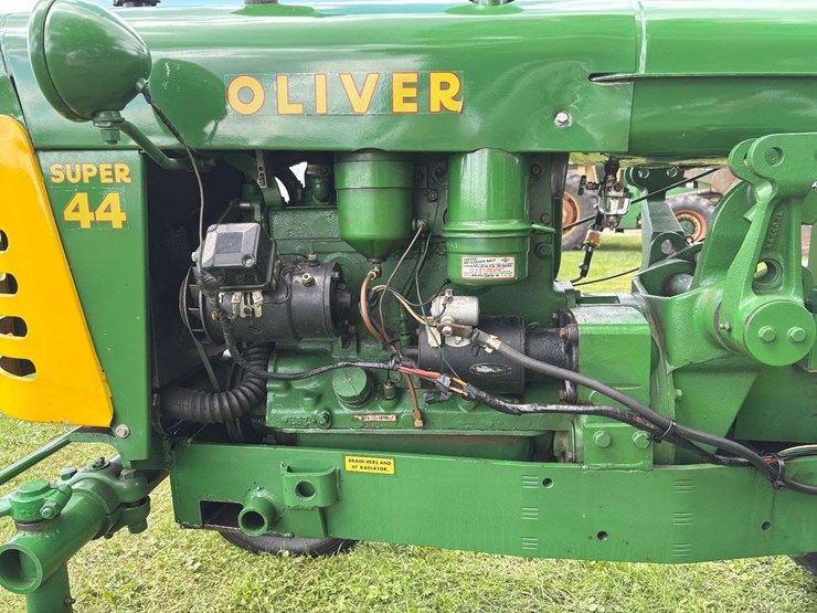 1957-oliver-super-44-image-13