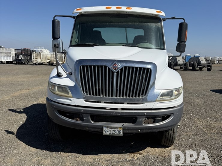 2012-international-durastar-4400-image-2