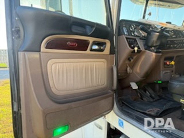 2013-peterbilt-389-truck-(jm627)-image-133