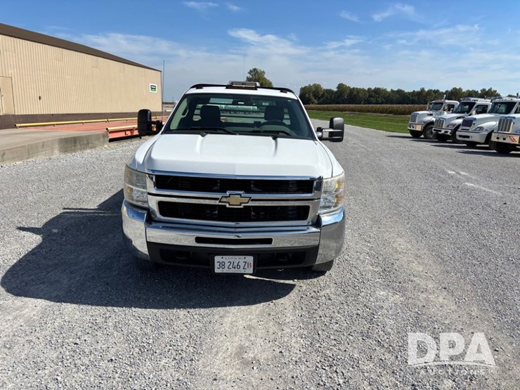 2010-chevrolet-3500hd-image-2
