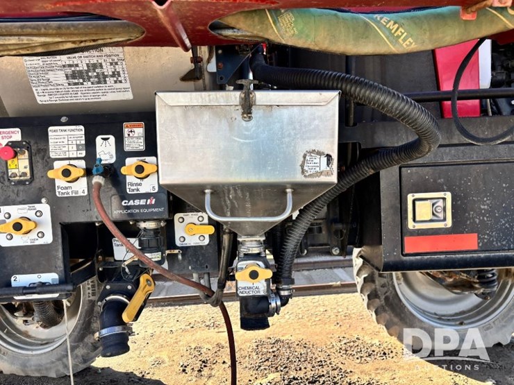 2015-case-ih-patriot-4440-image-39