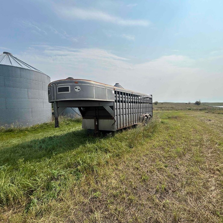 TrailAlong Stock Trailer