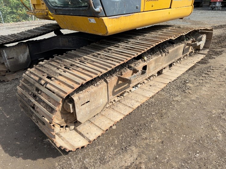 2004-deere-225c-lc-image-30