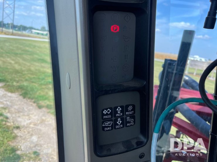 2017-case-ih-patriot-4440-image-80