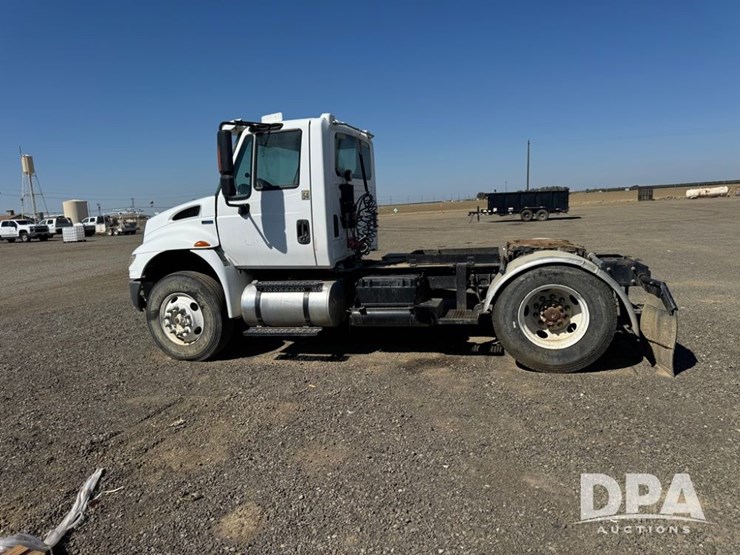 2012-international-durastar-4400-image-1